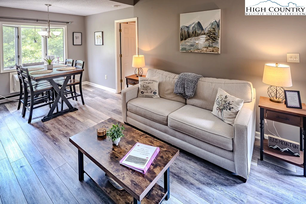 Image number 1 for the current listing