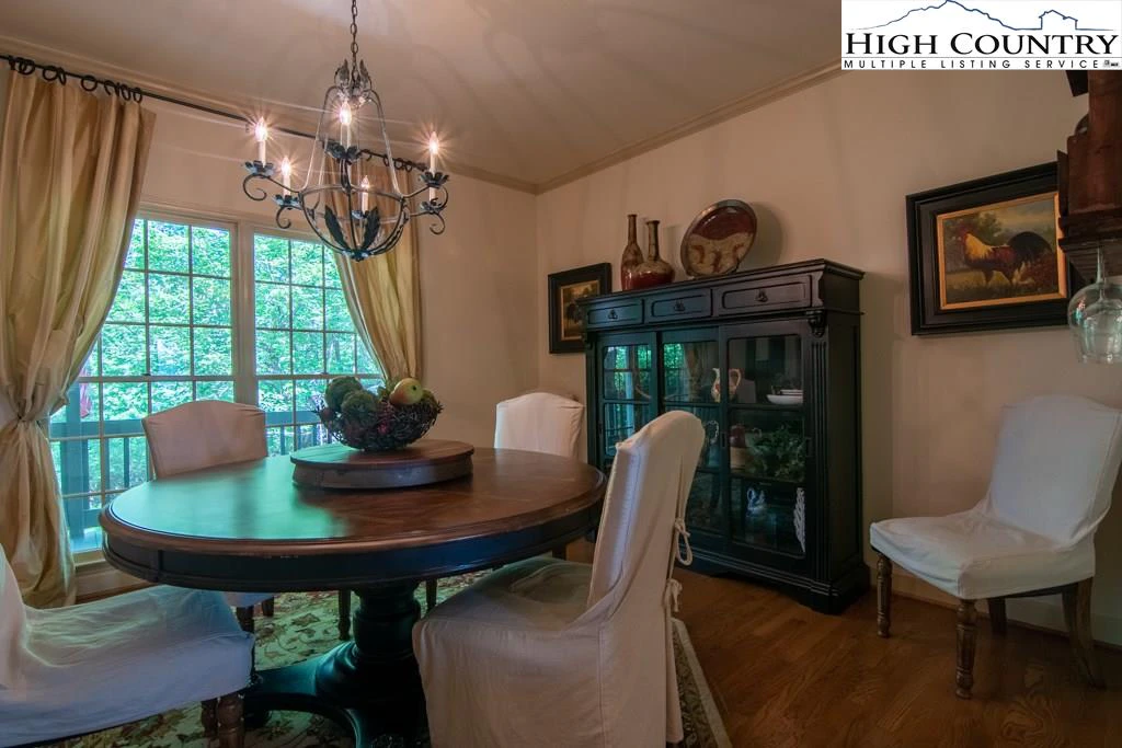 Image number 3 for the current listing