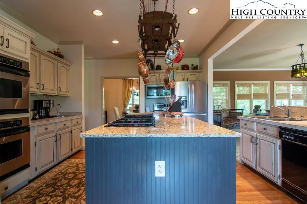 Image number 6 for the current listing