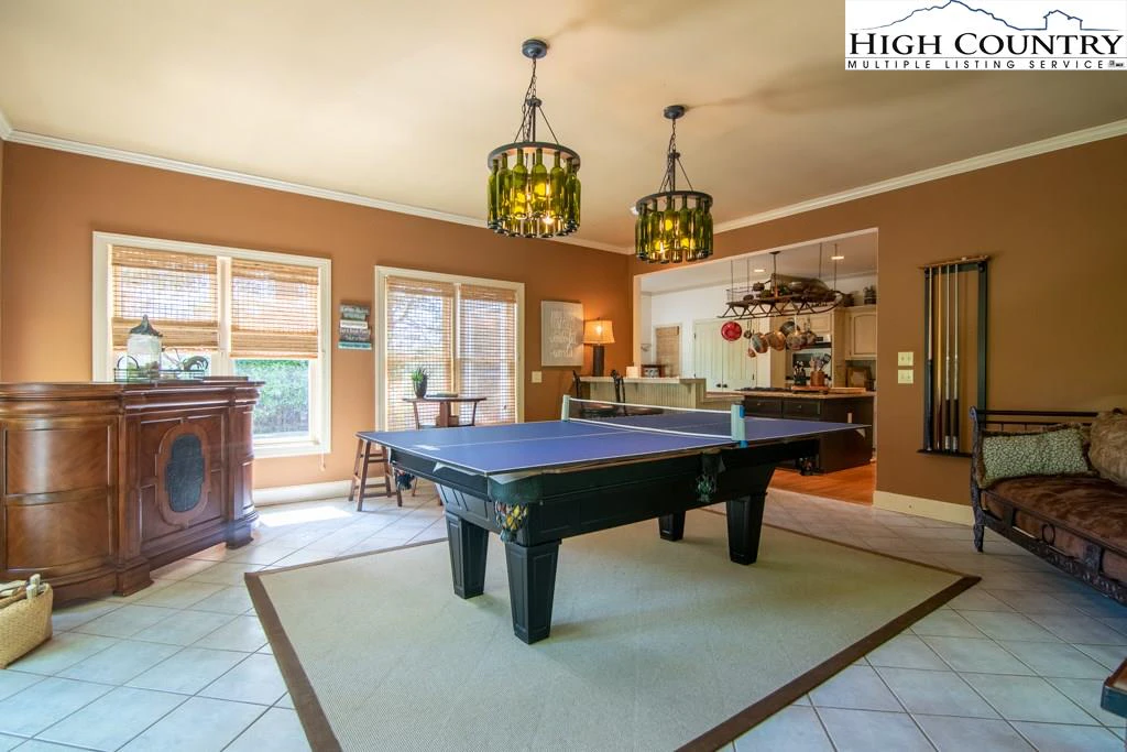 Image number 9 for the current listing