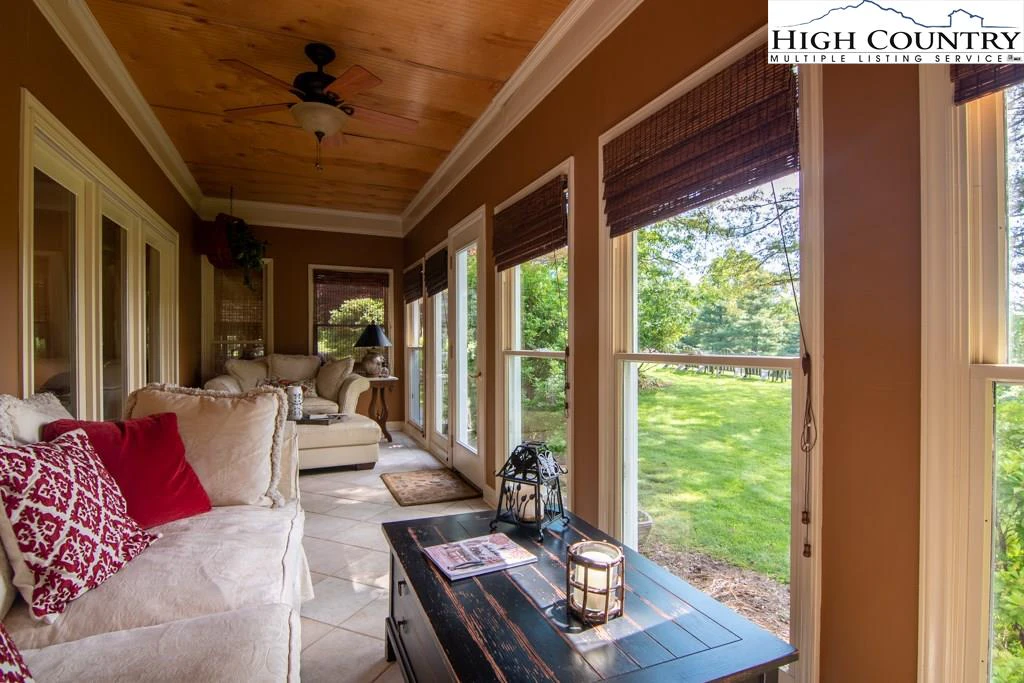 Image number 2 for the current listing