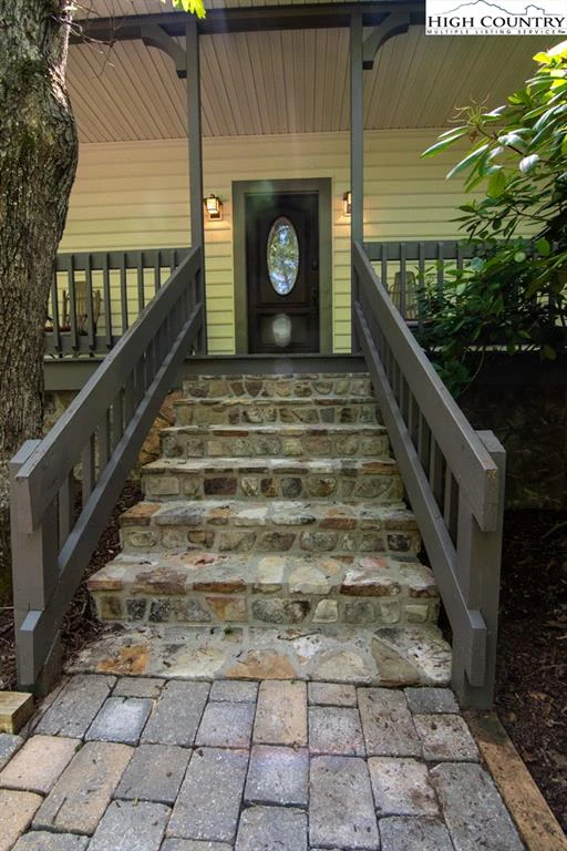 Image number 17 for the current listing