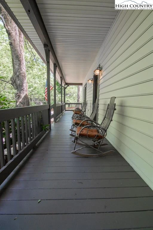 Image number 21 for the current listing