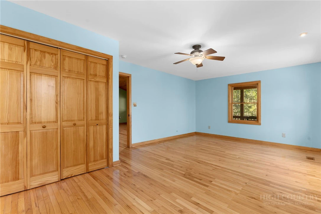 Image number 20 for the current listing