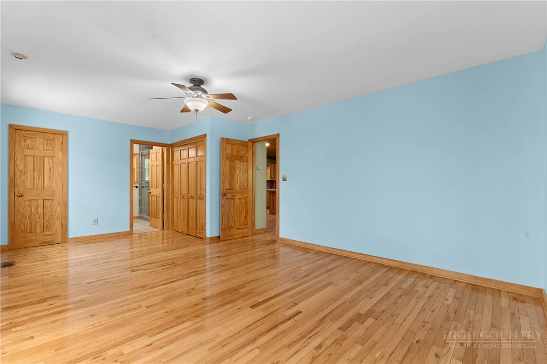 Image number 10 for the current listing