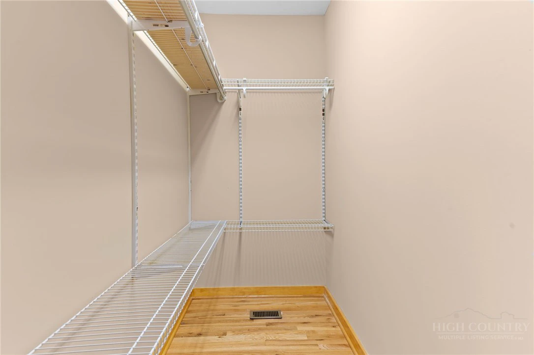 Image number 3 for the current listing