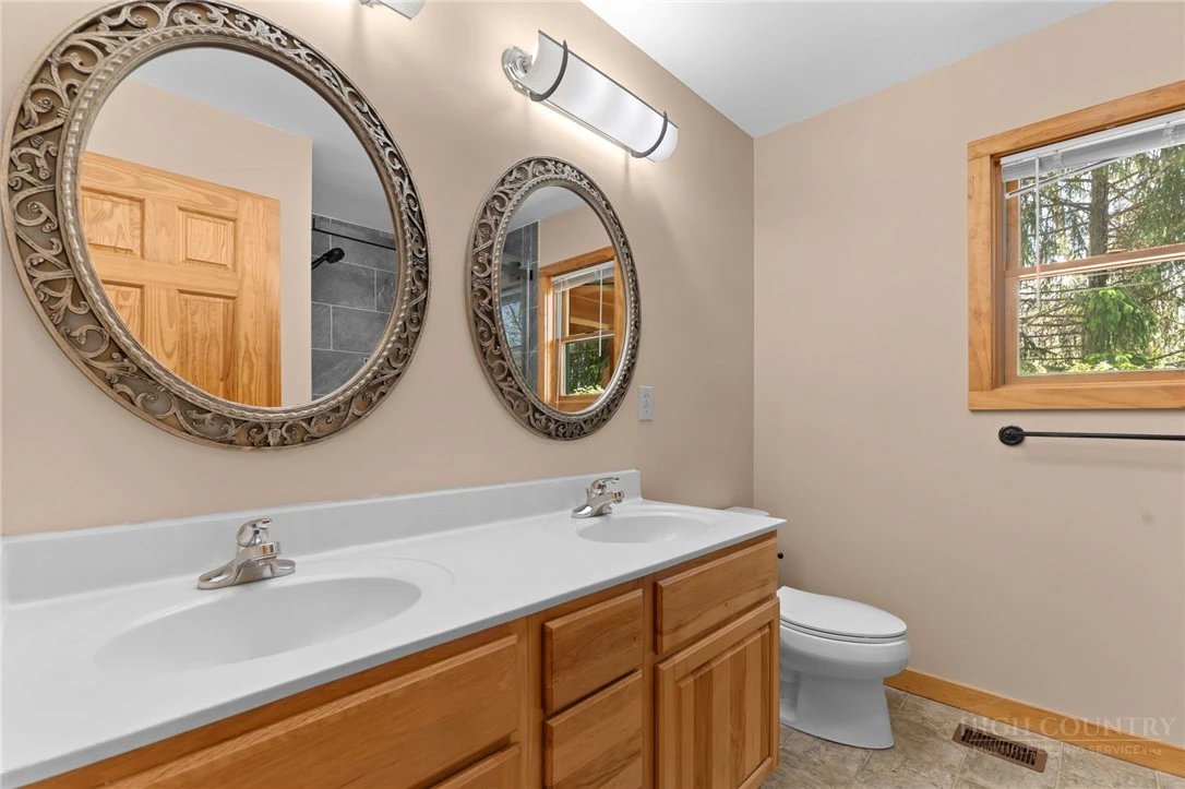 Image number 4 for the current listing