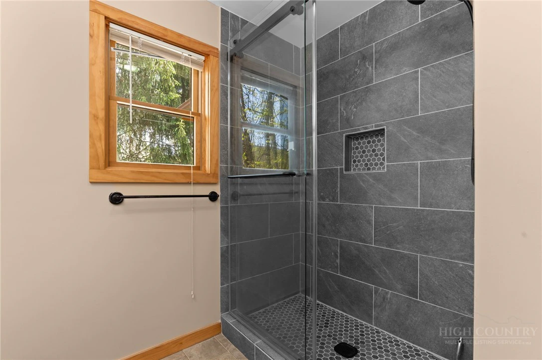 Image number 5 for the current listing