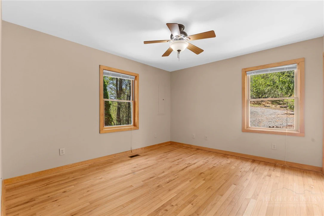 Image number 6 for the current listing