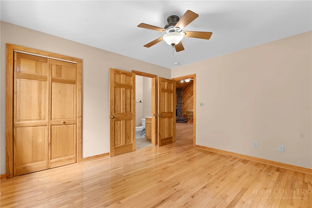 Image number 7 for the current listing