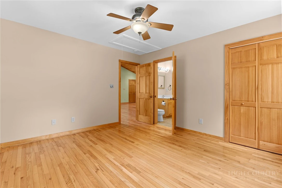 Image number 8 for the current listing