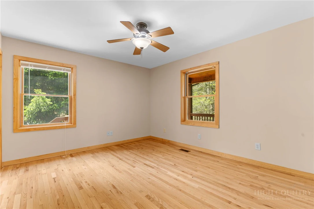 Image number 9 for the current listing