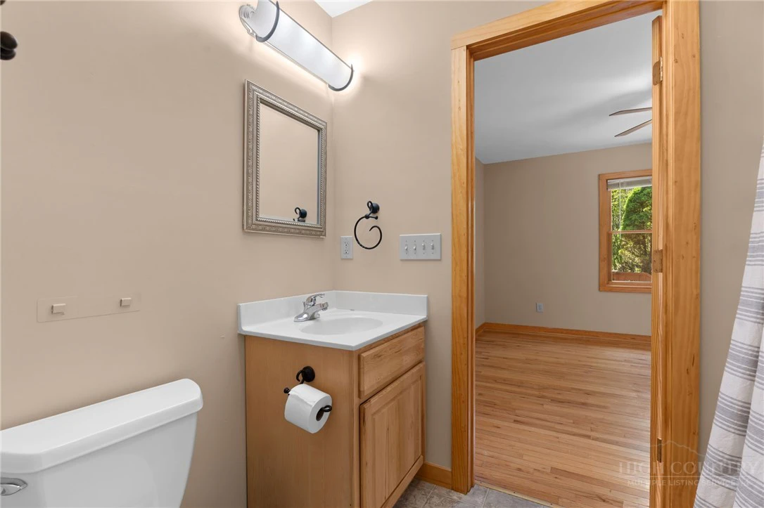 Image number 11 for the current listing