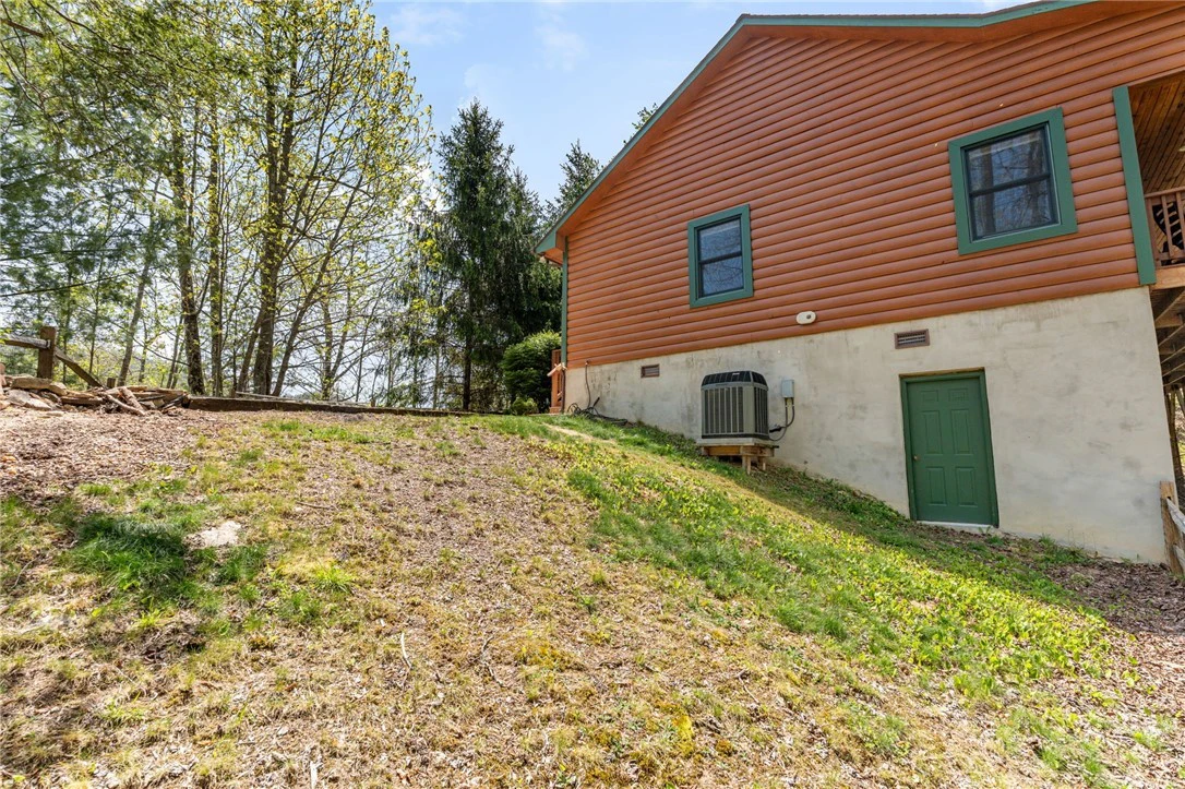 Image number 15 for the current listing