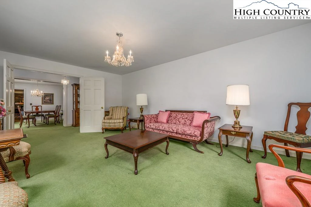 Image number 14 for the current listing