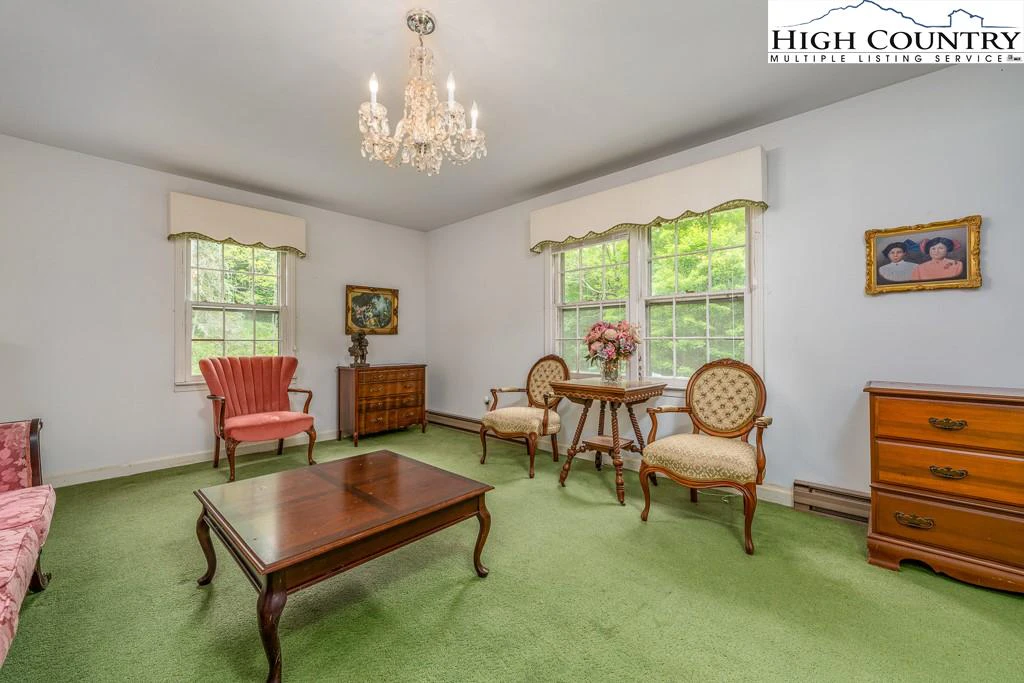 Image number 3 for the current listing