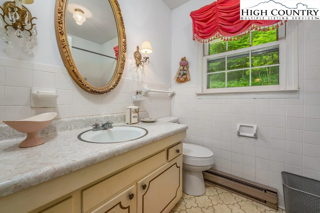 Image number 4 for the current listing