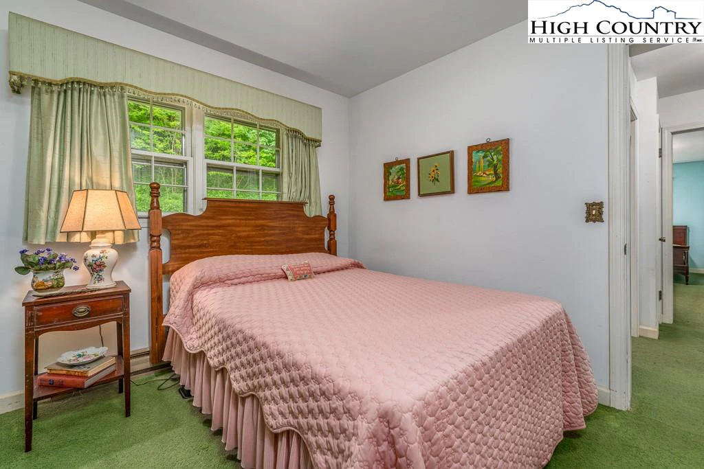 Image number 7 for the current listing