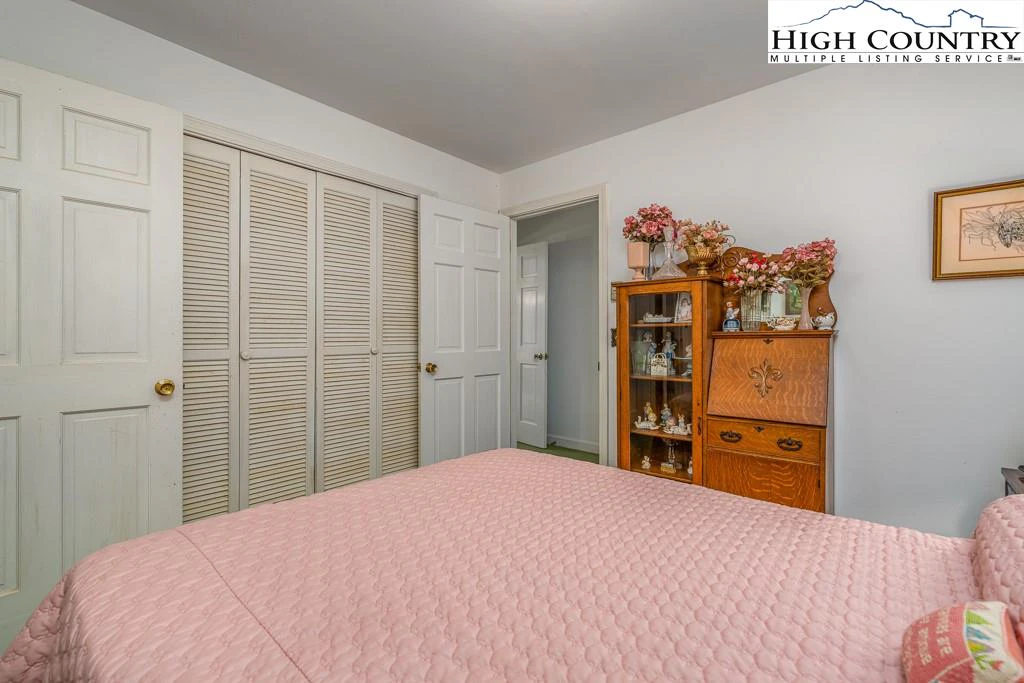 Image number 8 for the current listing