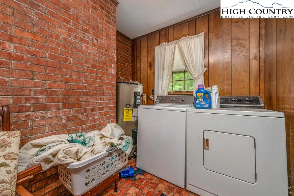 Image number 2 for the current listing