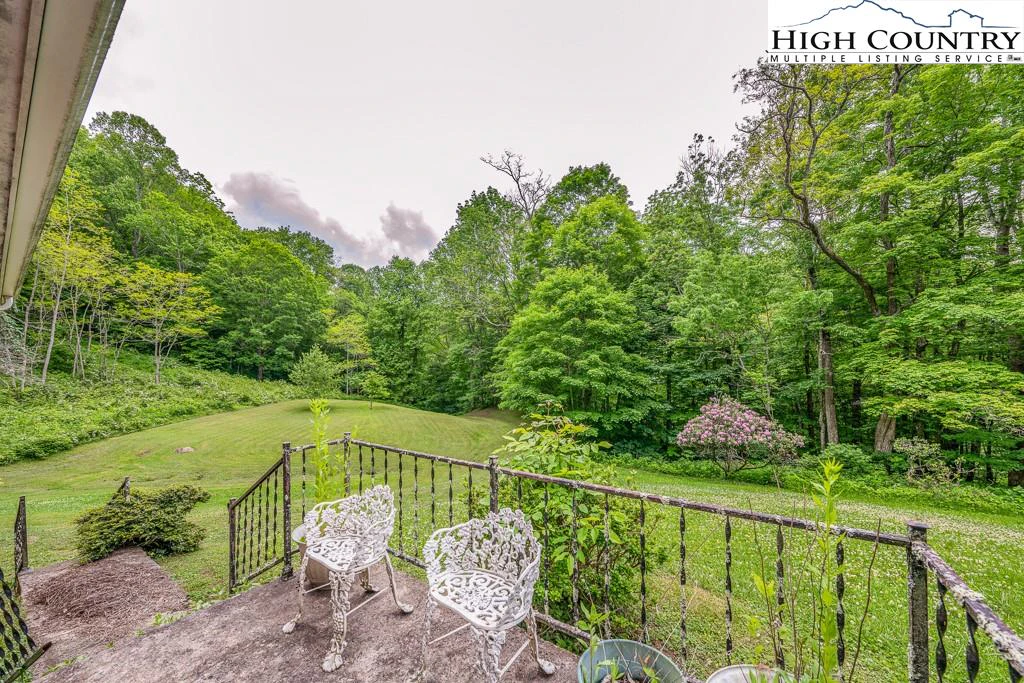 Image number 17 for the current listing