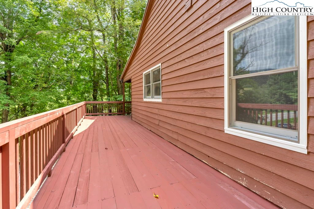 Image number 14 for the current listing