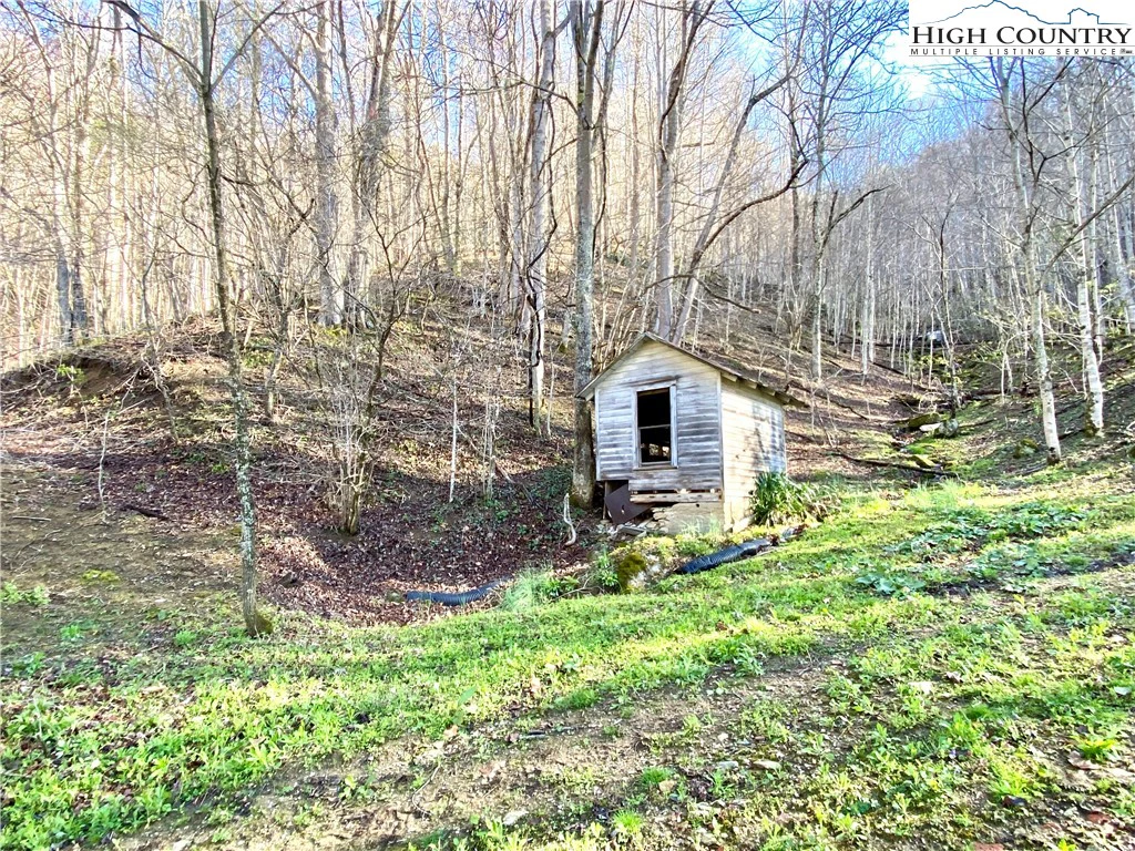 Image number 13 for the current listing