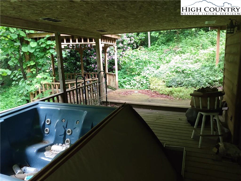 Image number 18 for the current listing