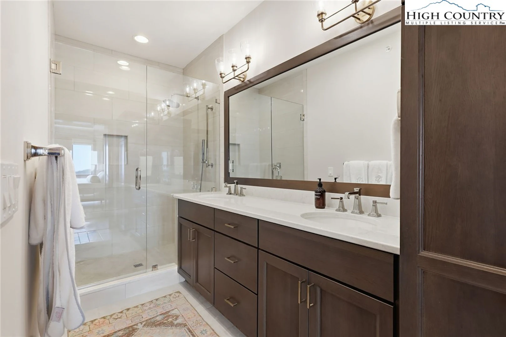 Image number 3 for the current listing