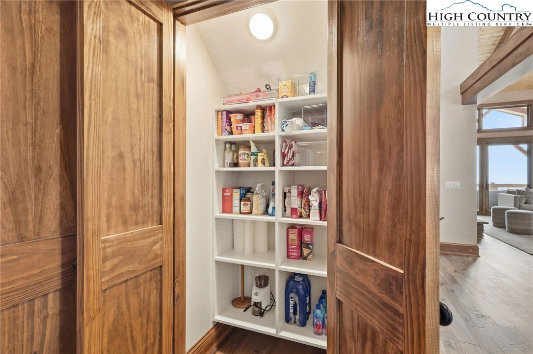 Image number 9 for the current listing