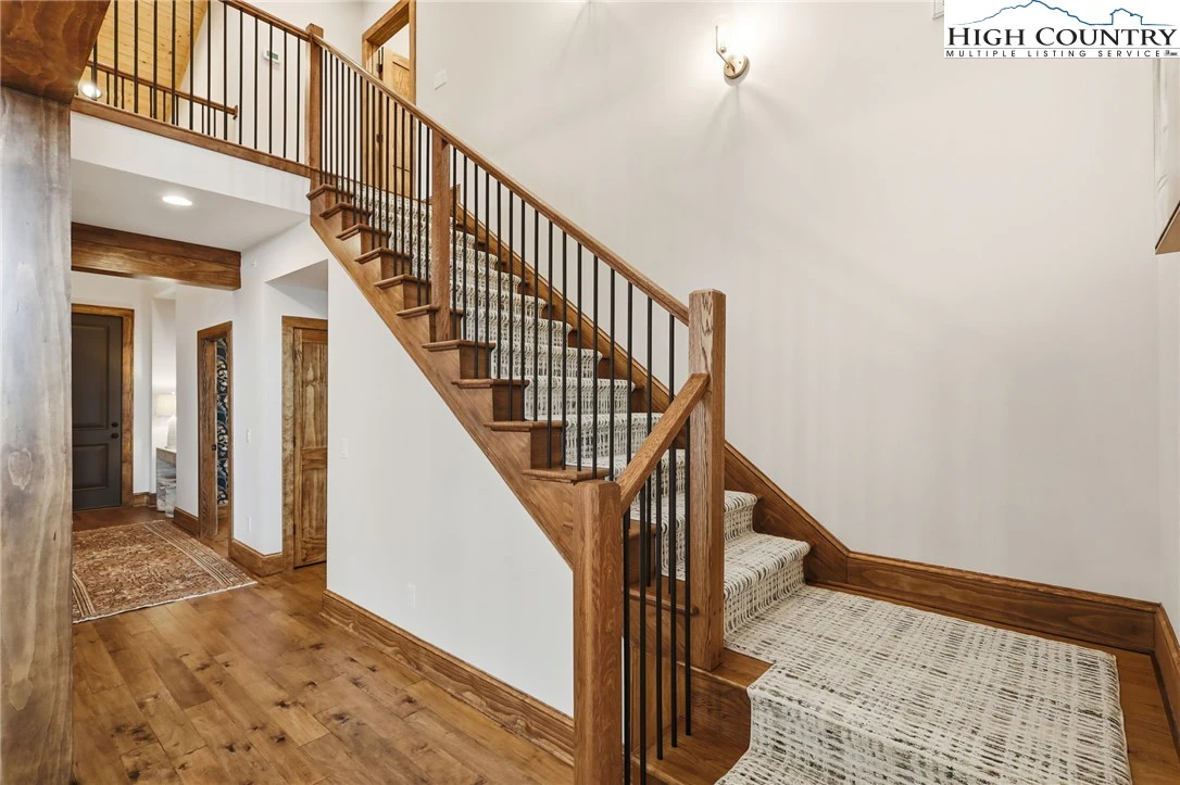 Image number 11 for the current listing