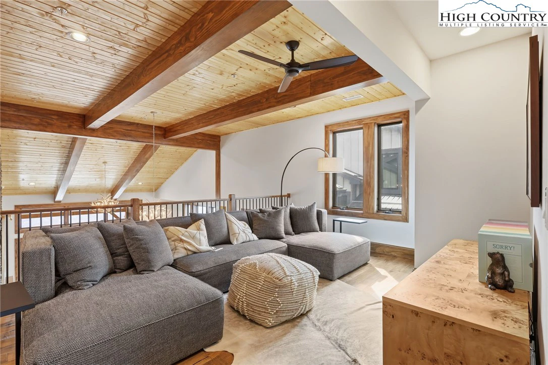 Image number 2 for the current listing