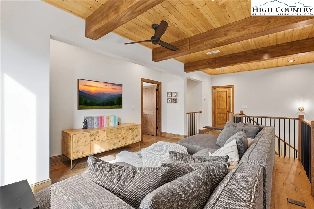 Image number 13 for the current listing