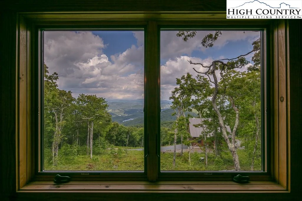 Image number 10 for the current listing