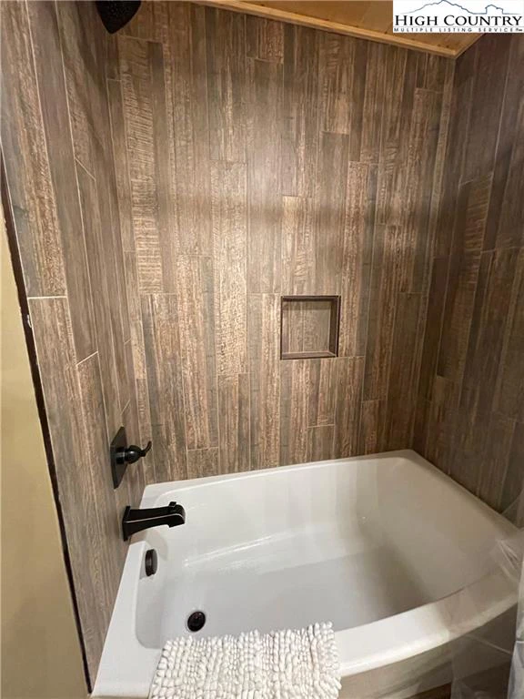 Image number 3 for the current listing