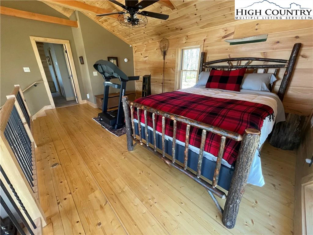 Image number 4 for the current listing