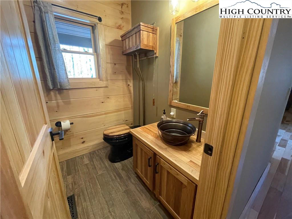 Image number 2 for the current listing