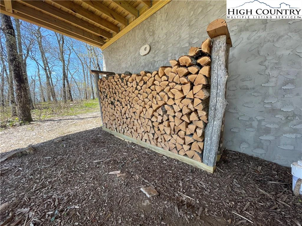 Image number 18 for the current listing