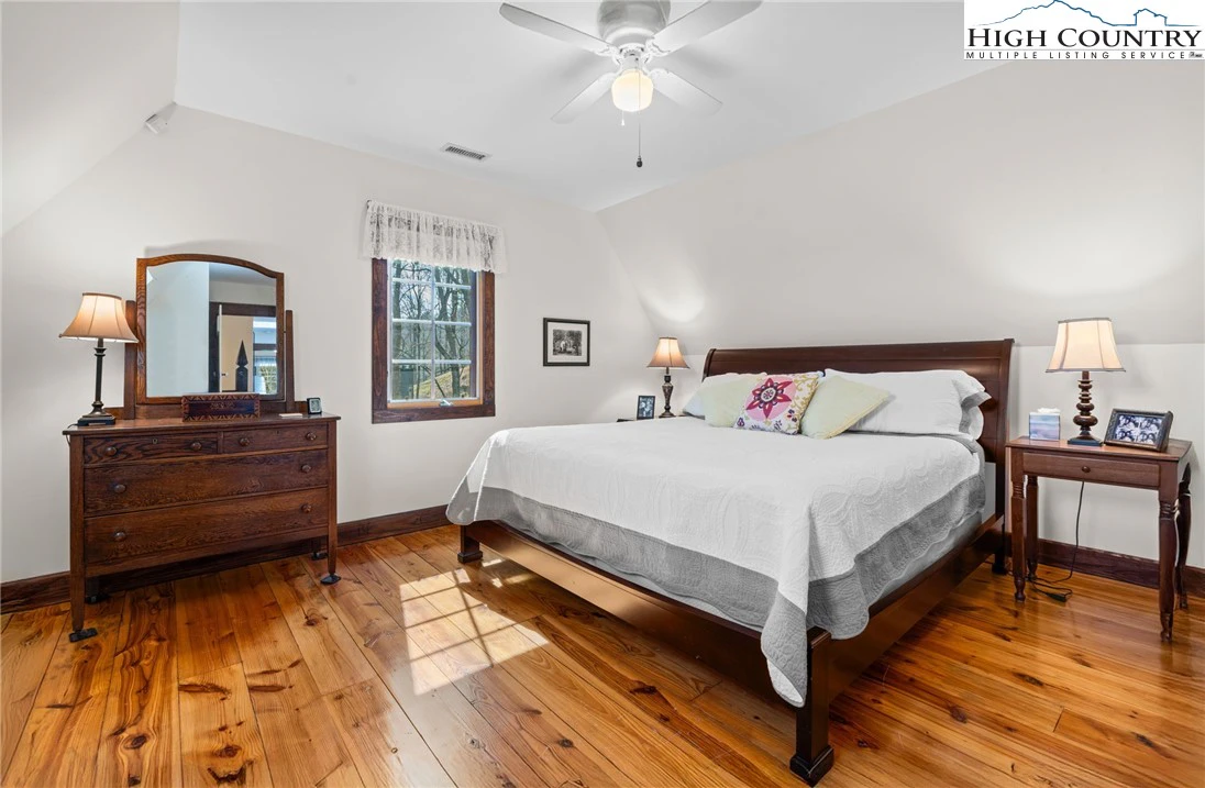 Image number 7 for the current listing