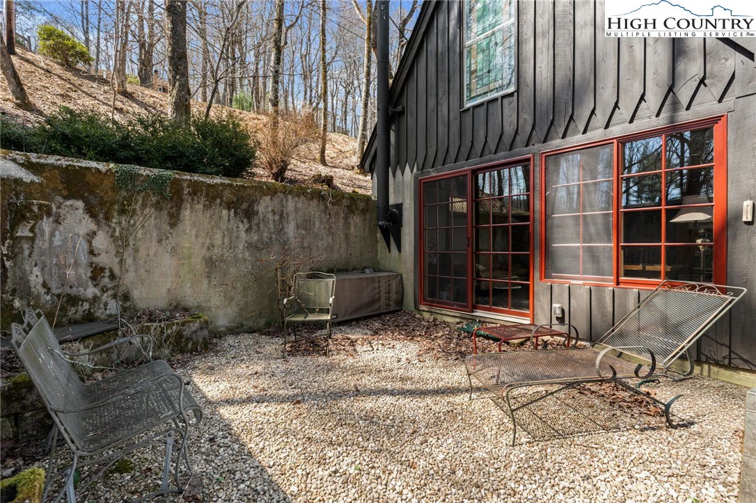 Image number 16 for the current listing