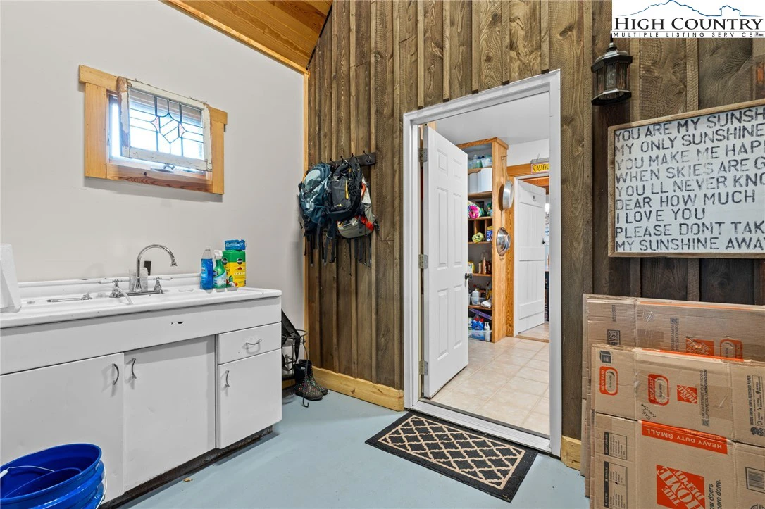 Image number 18 for the current listing