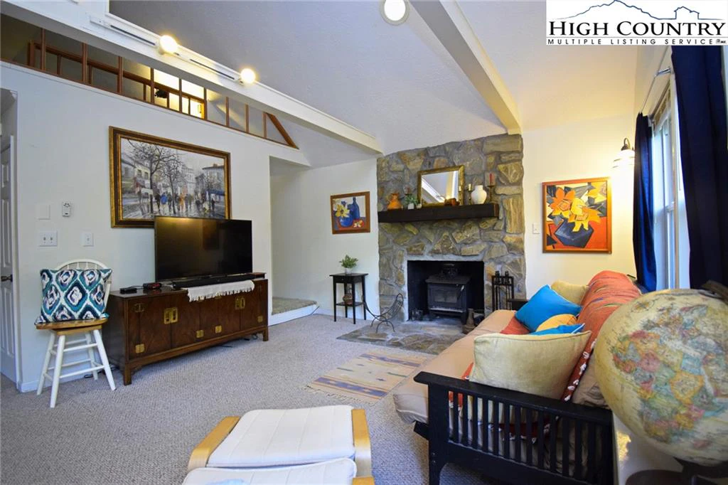 Image number 8 for the current listing