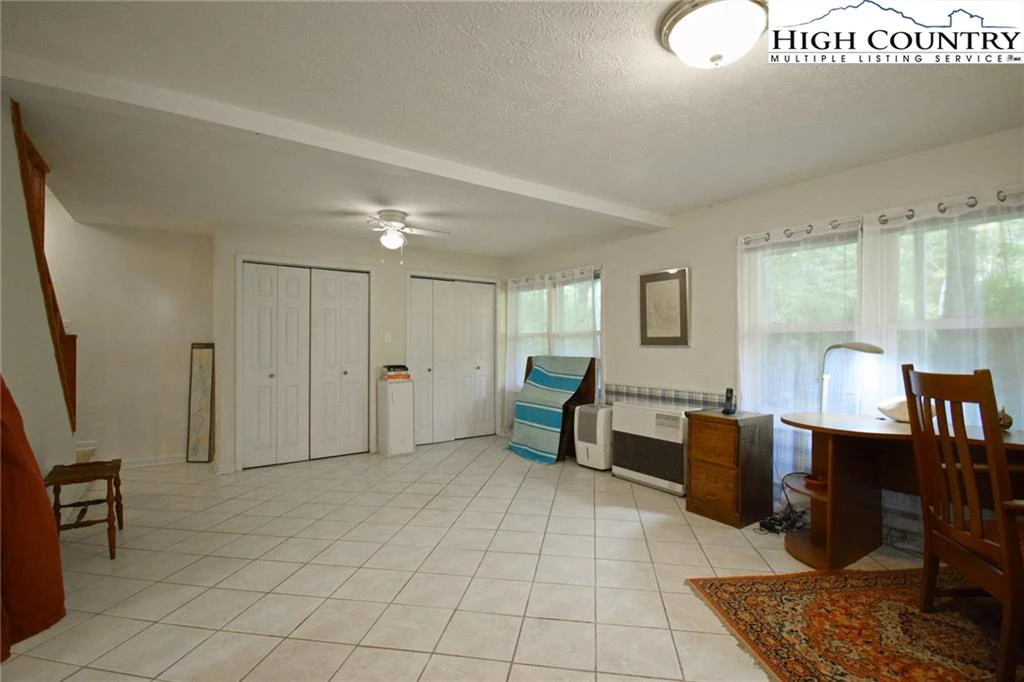 Image number 13 for the current listing