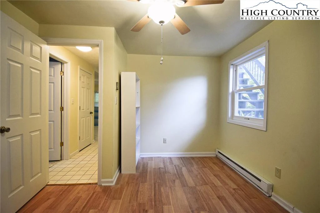 Image number 14 for the current listing