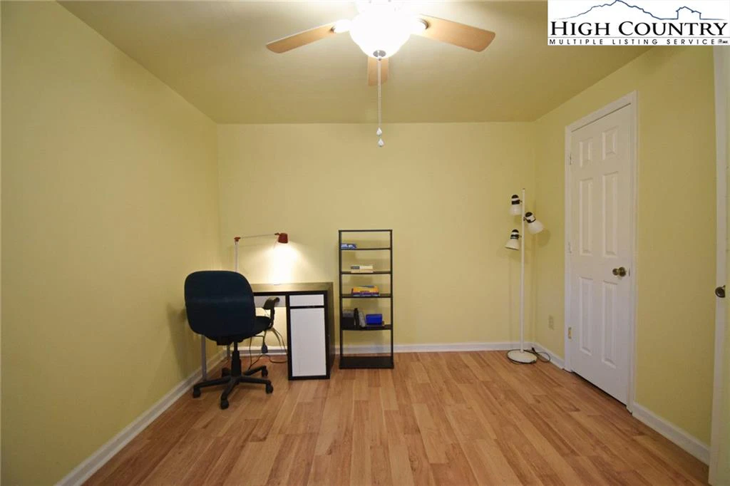 Image number 15 for the current listing