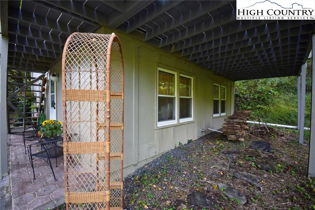 Image number 20 for the current listing