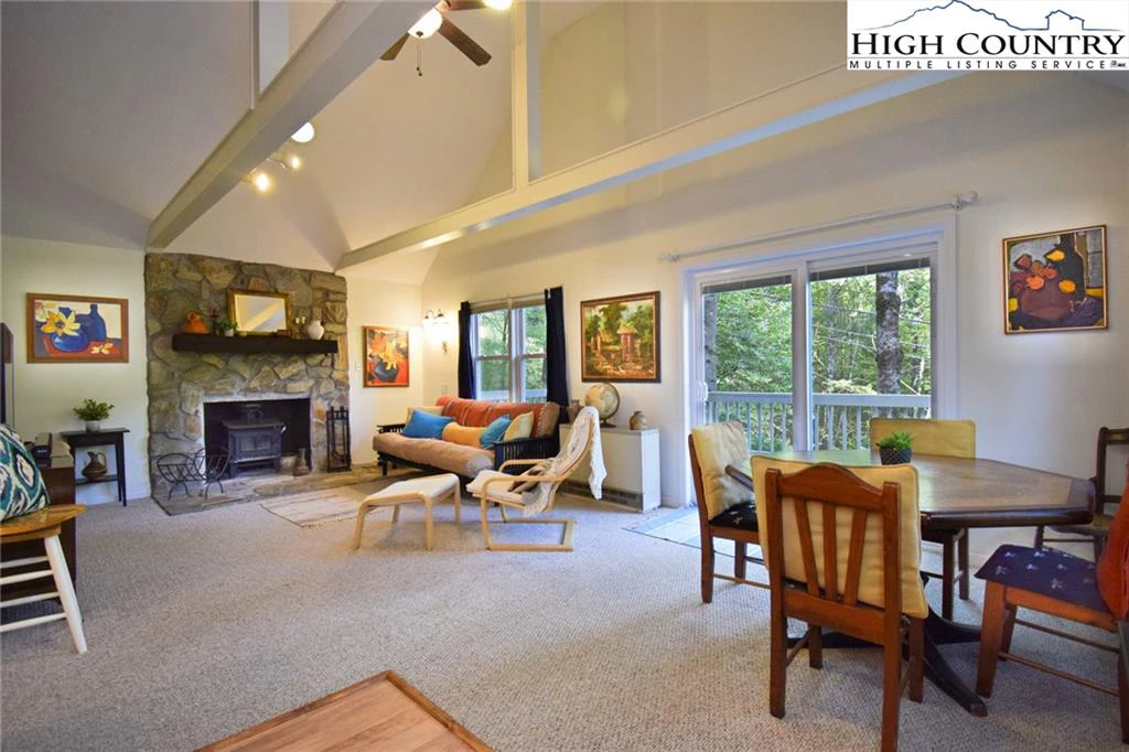 Image number 21 for the current listing