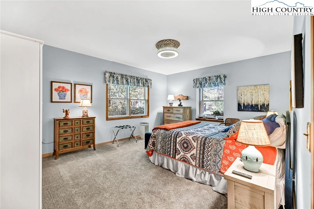 Image number 10 for the current listing