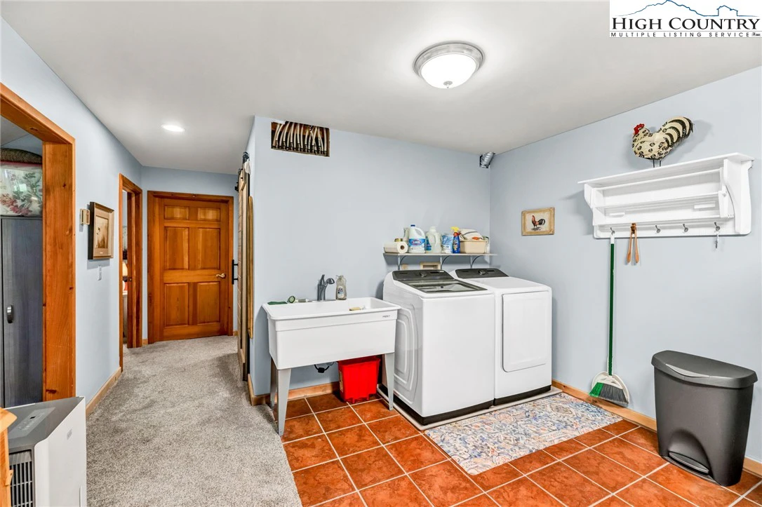 Image number 11 for the current listing
