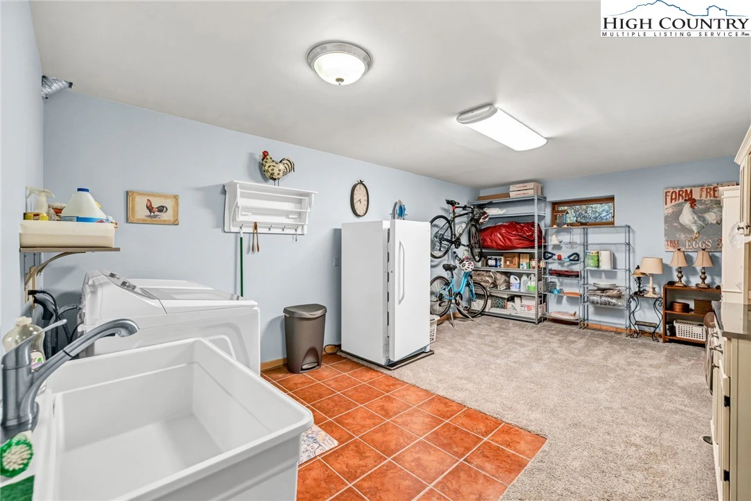 Image number 12 for the current listing